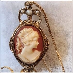 Vintage Cameo Pendant